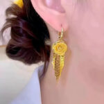 أقراط متدلية بتصميم زهرة ذهبية أنيقة